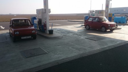 Prvá zastávka smerovala na pumpu doplniť ščávičku :D 